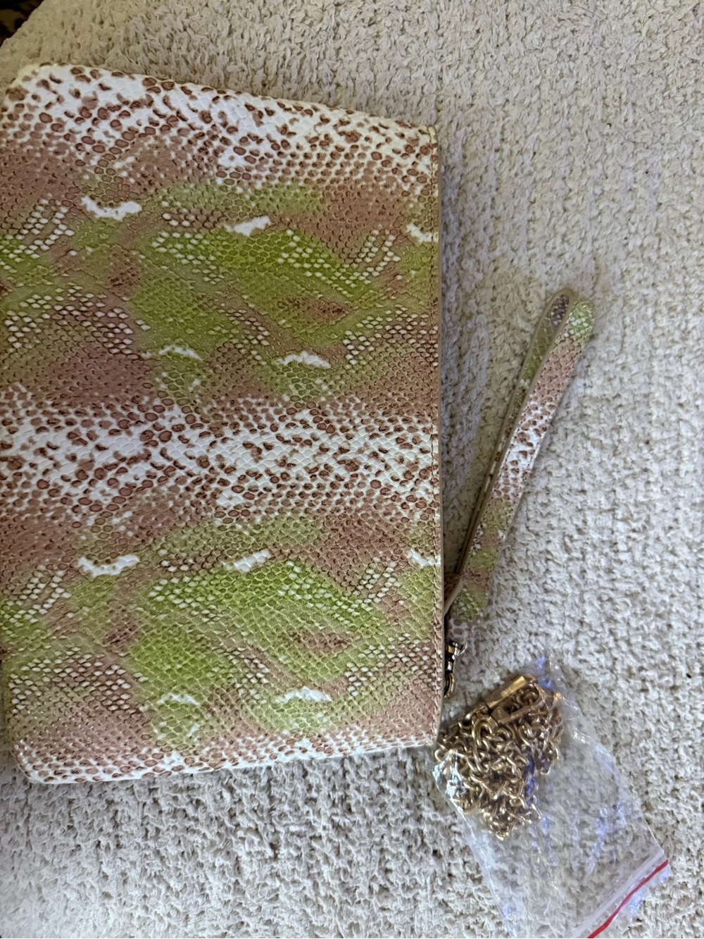 Kelly Wynne Green and Neutral Snake-Print Clutch/wristlet bag - Picture 11 of 13